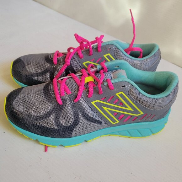 New Balance Running Sneaker Shoes KJ200 200 Size M6.5 =W8 Women’s 👟 Like NEW✨ - Picture 1 of 8